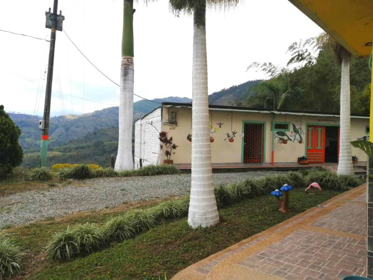 Hostel Finca Turistica Santa Clara Calarcá Exterior foto